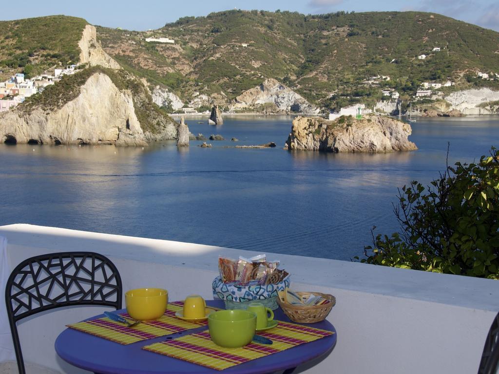 B&B La Terrazza Sul Porto Ponza Exteriör bild