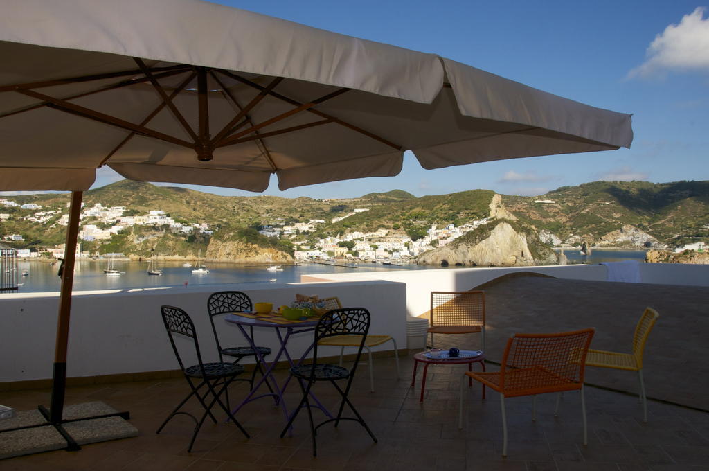 B&B La Terrazza Sul Porto Ponza Exteriör bild