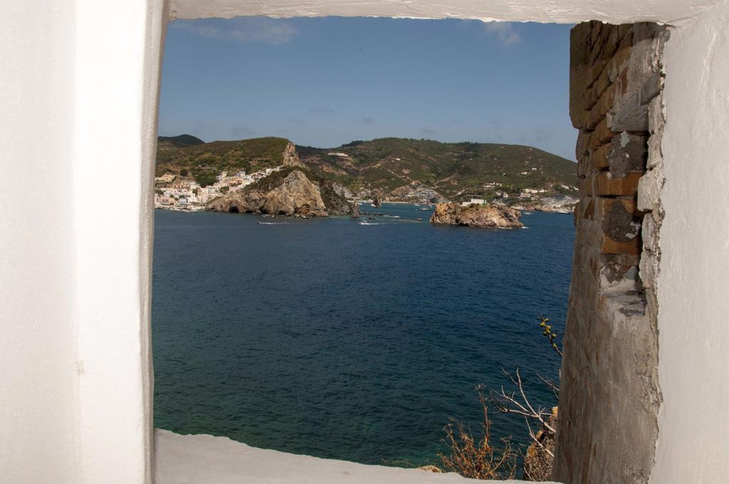 B&B La Terrazza Sul Porto Ponza Exteriör bild