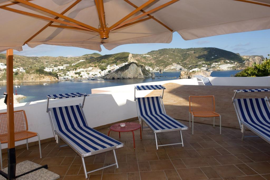 B&B La Terrazza Sul Porto Ponza Exteriör bild