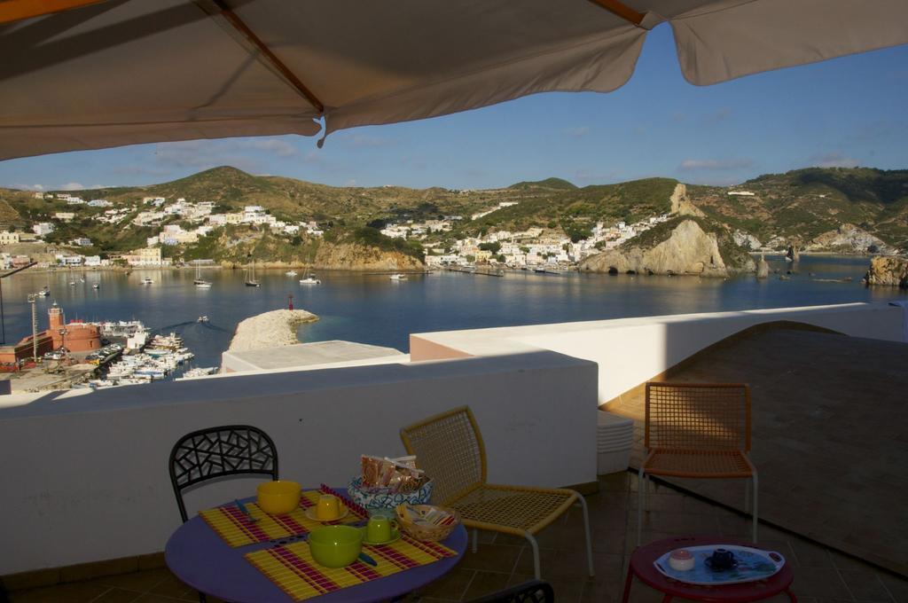 B&B La Terrazza Sul Porto Ponza Exteriör bild