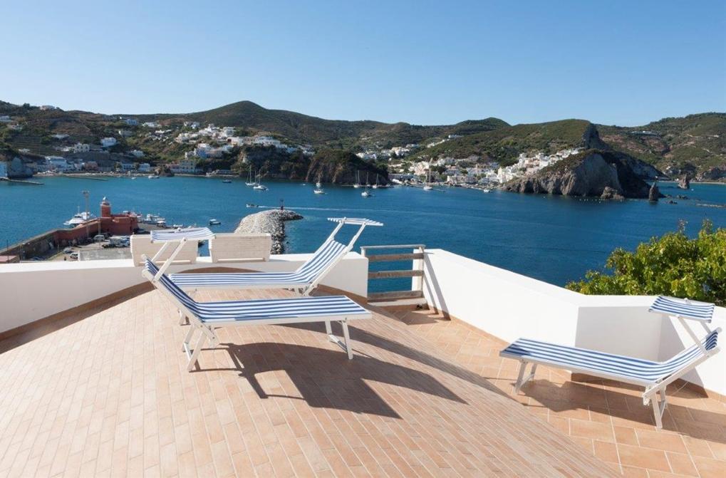 B&B La Terrazza Sul Porto Ponza Exteriör bild