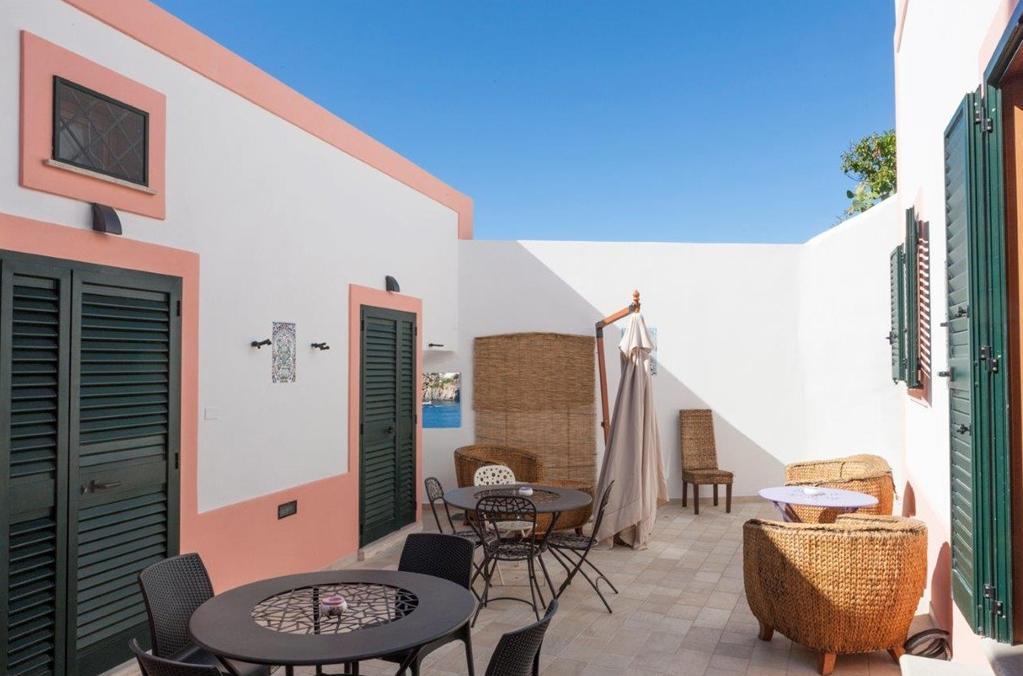 B&B La Terrazza Sul Porto Ponza Exteriör bild